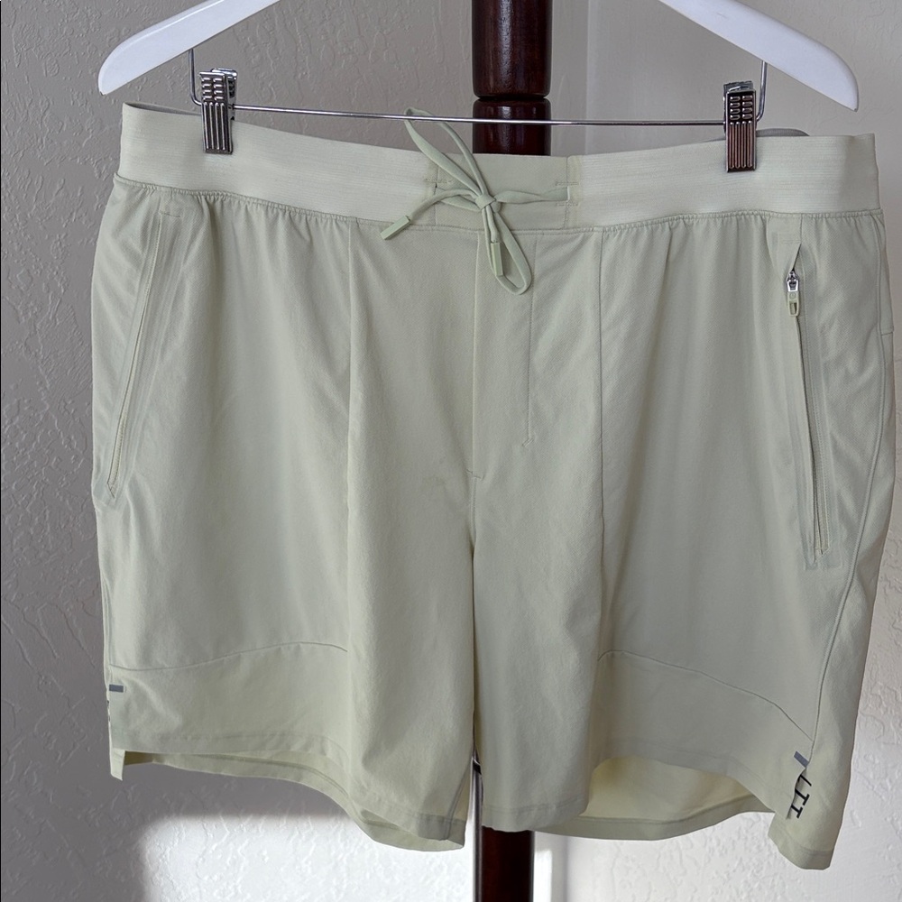 Men’s Lululemon license to train short.